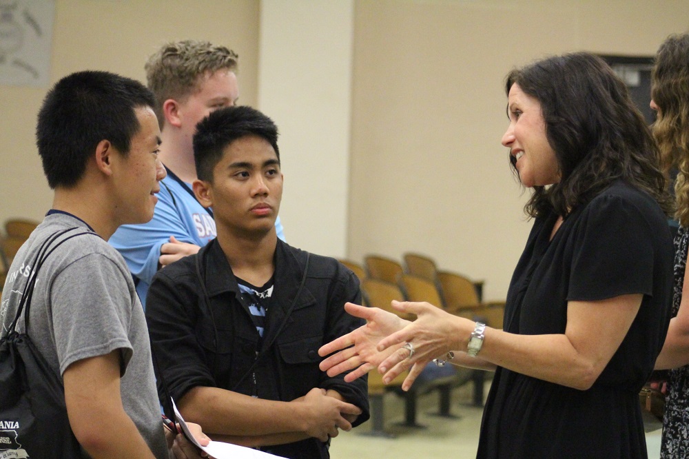 keynote-speaker-with-students.jpg